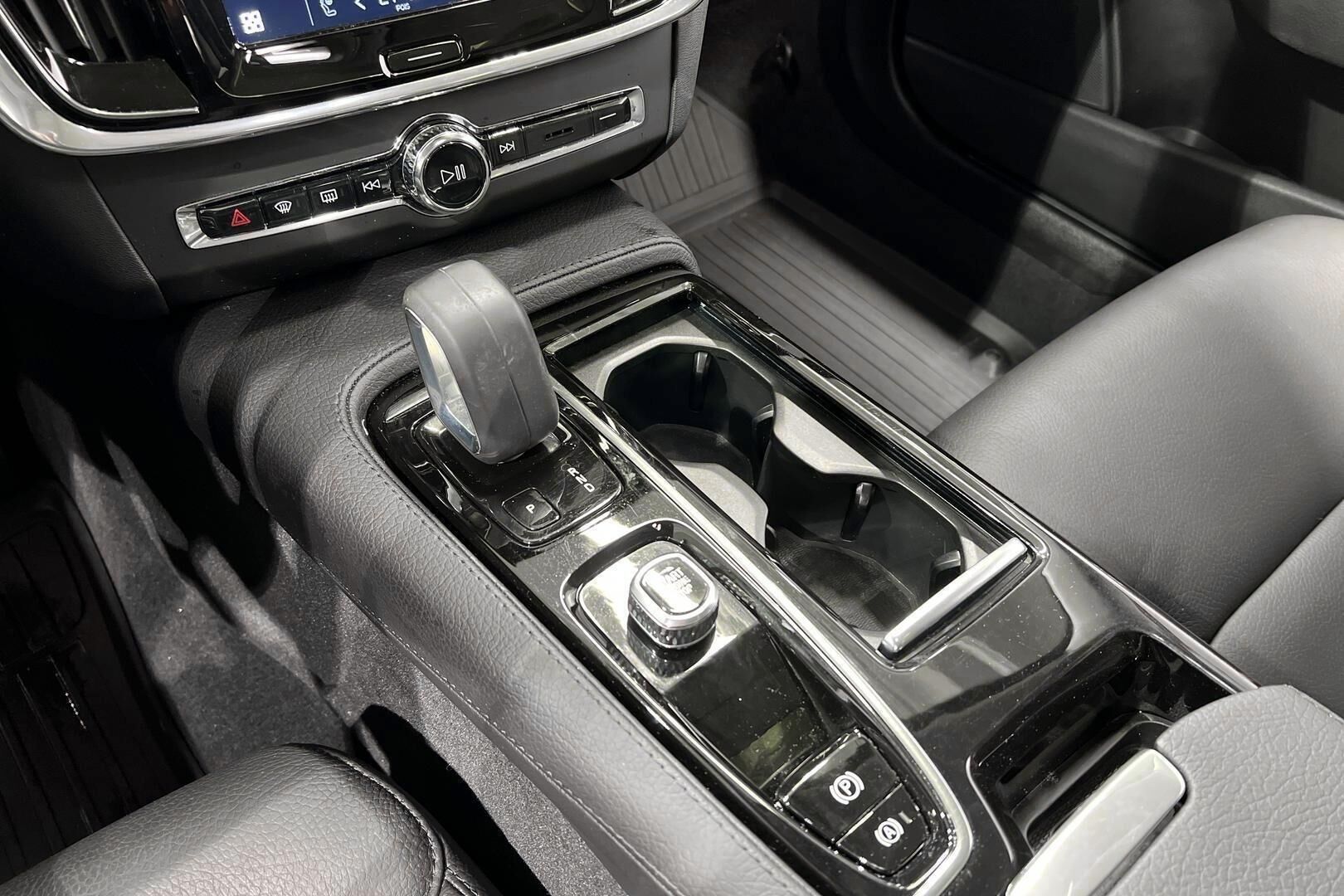 VOLVO V90 iso kuva 15