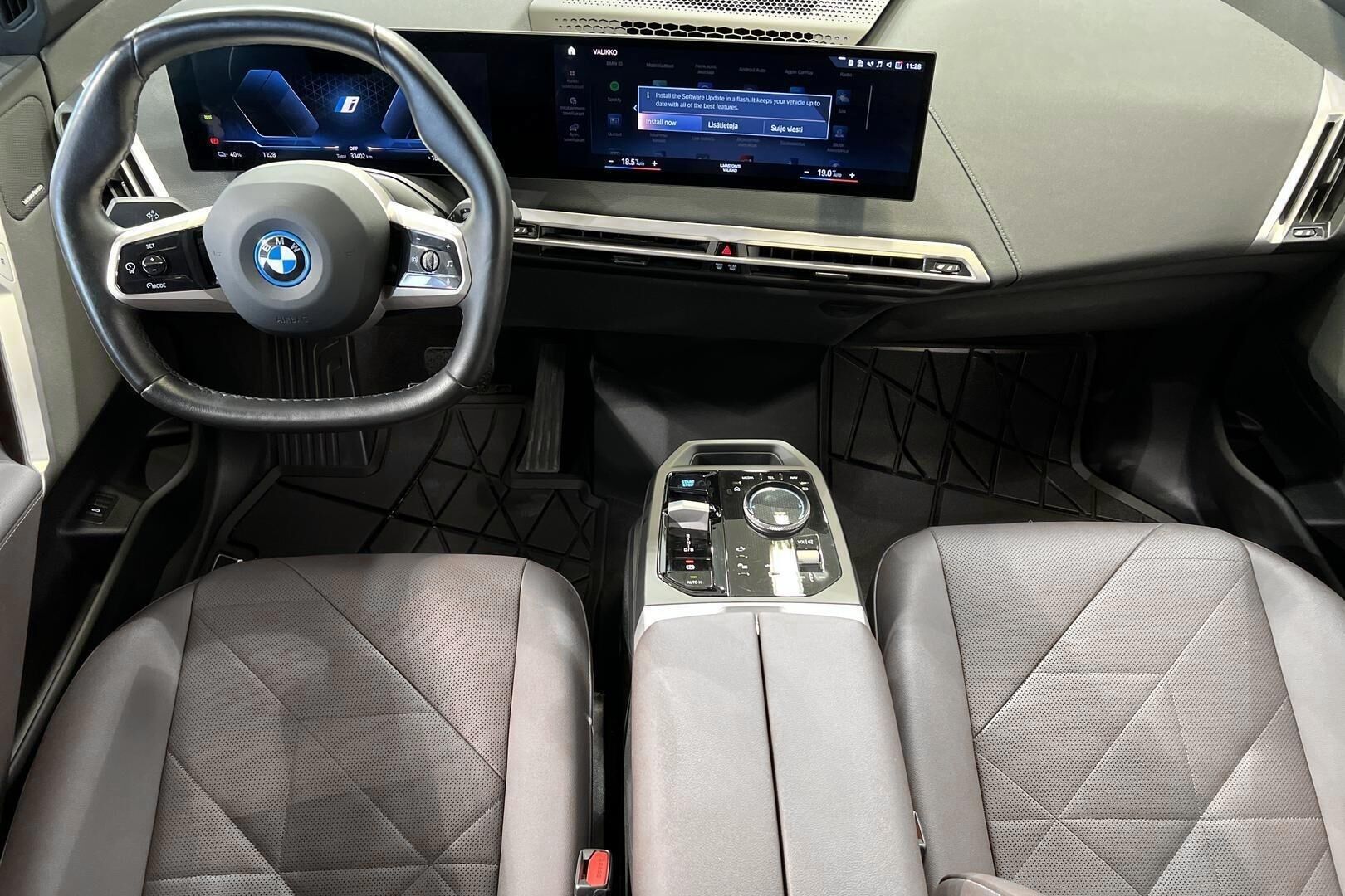 BMW IX iso kuva 8