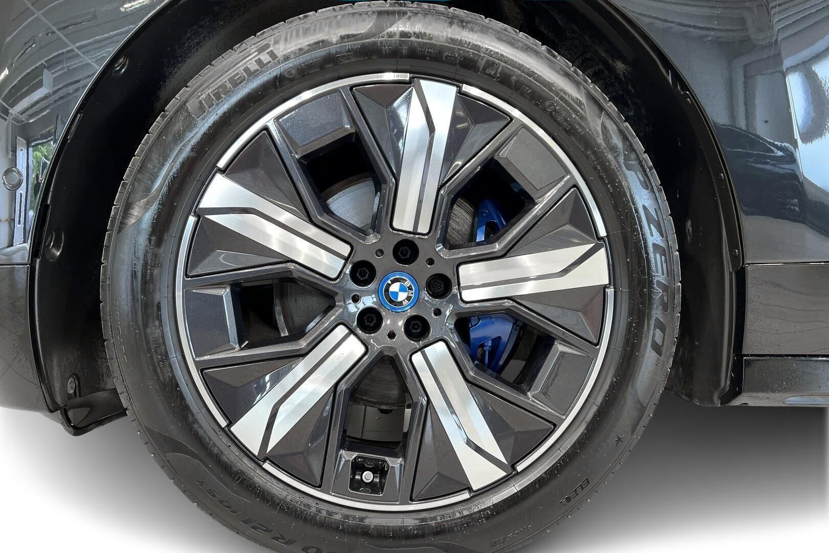 BMW IX iso kuva 10