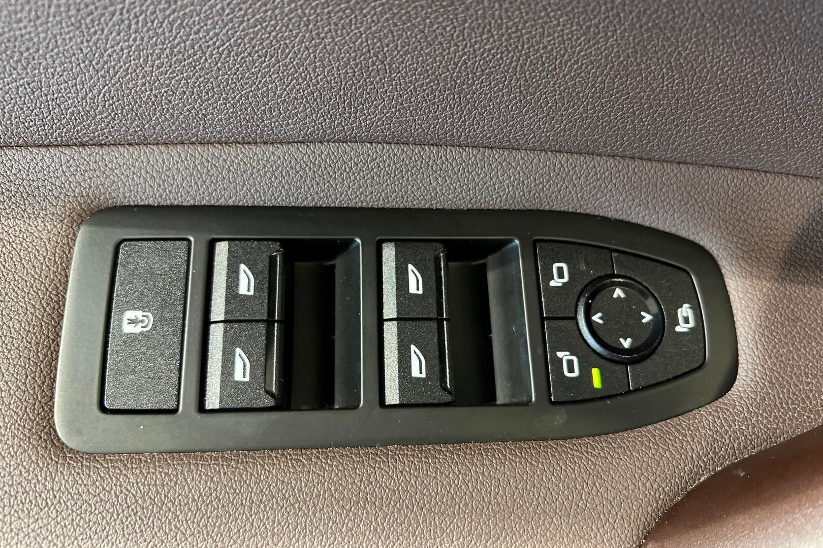 BMW IX iso kuva 25