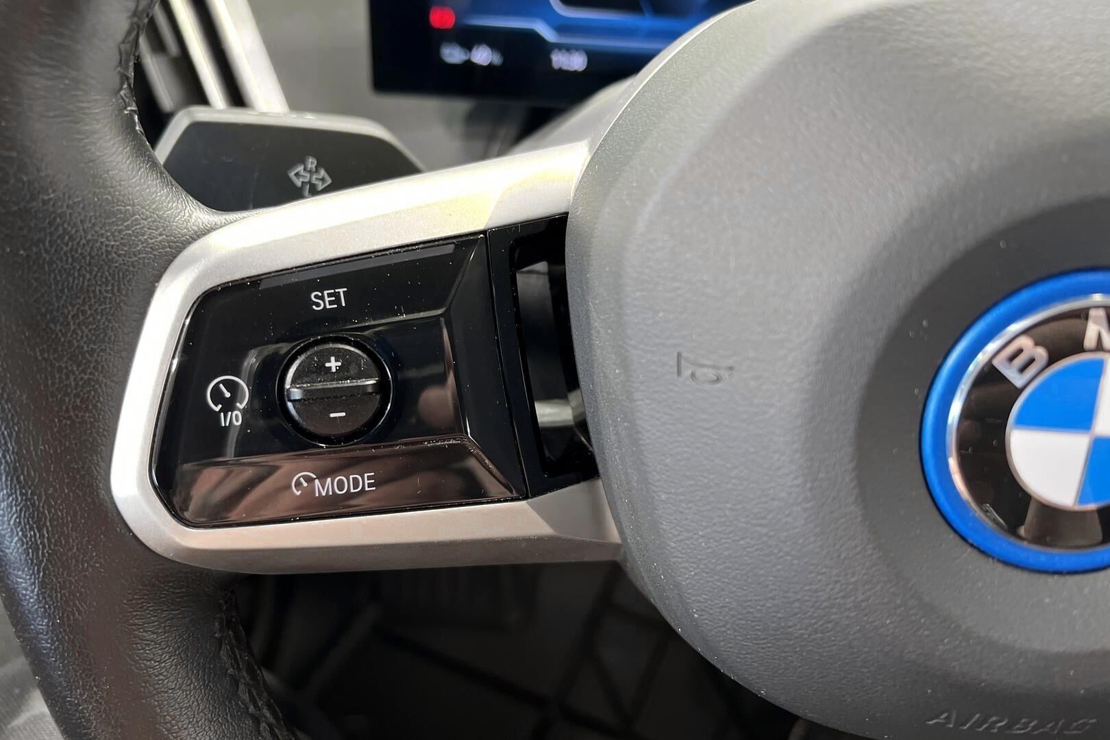 BMW IX iso kuva 26
