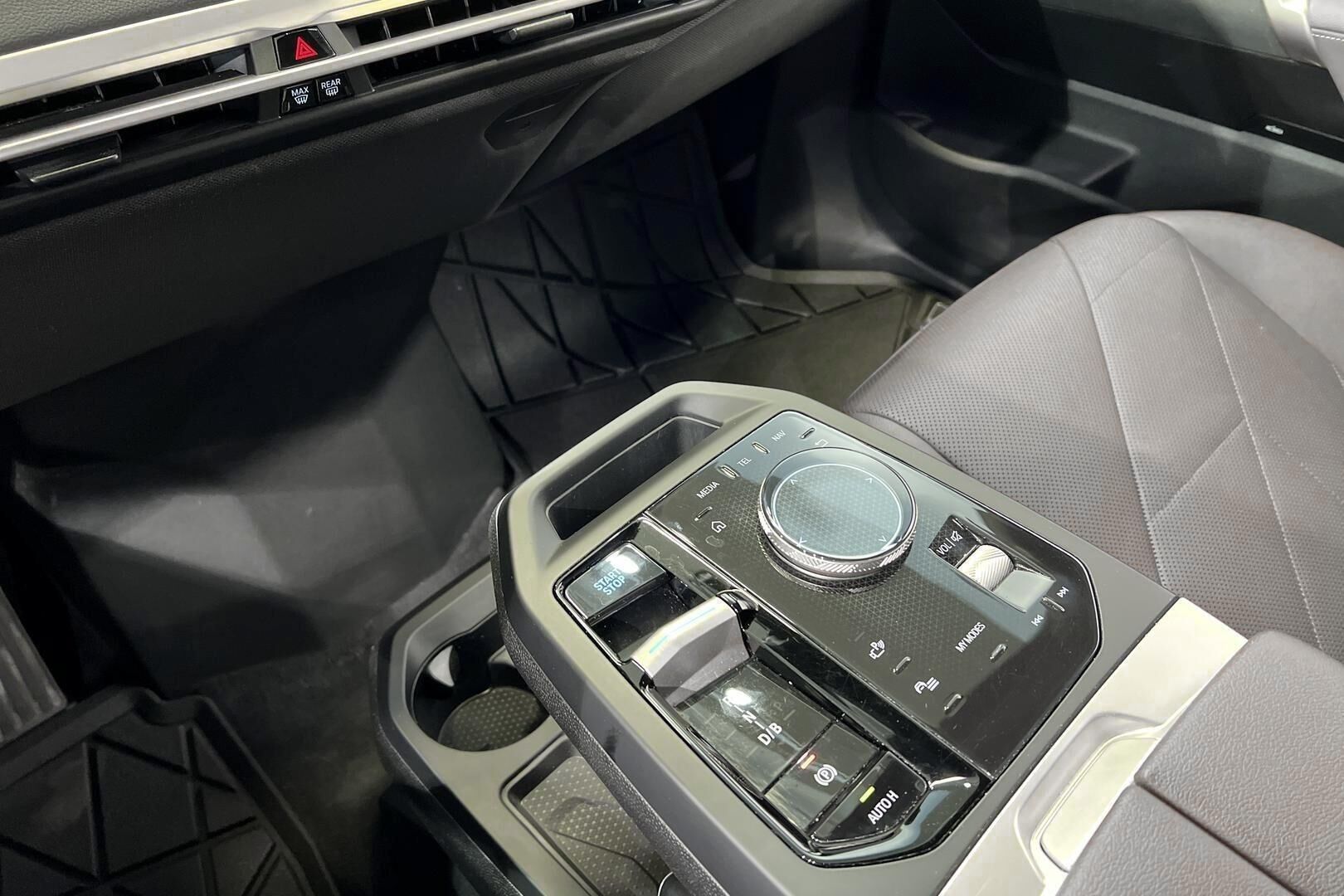 BMW IX iso kuva 15