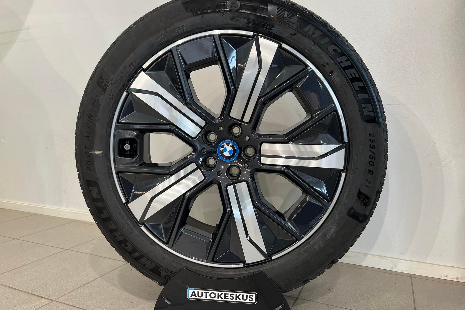 BMW IX iso kuva 29