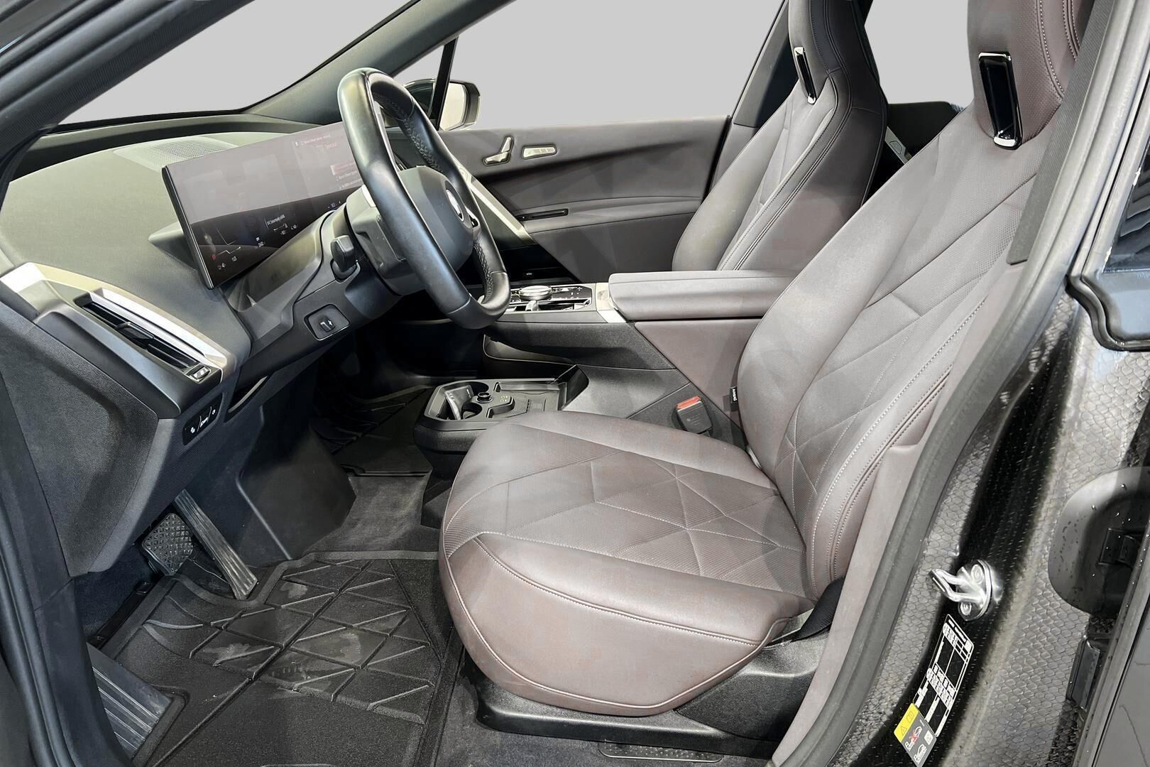 BMW IX iso kuva 6