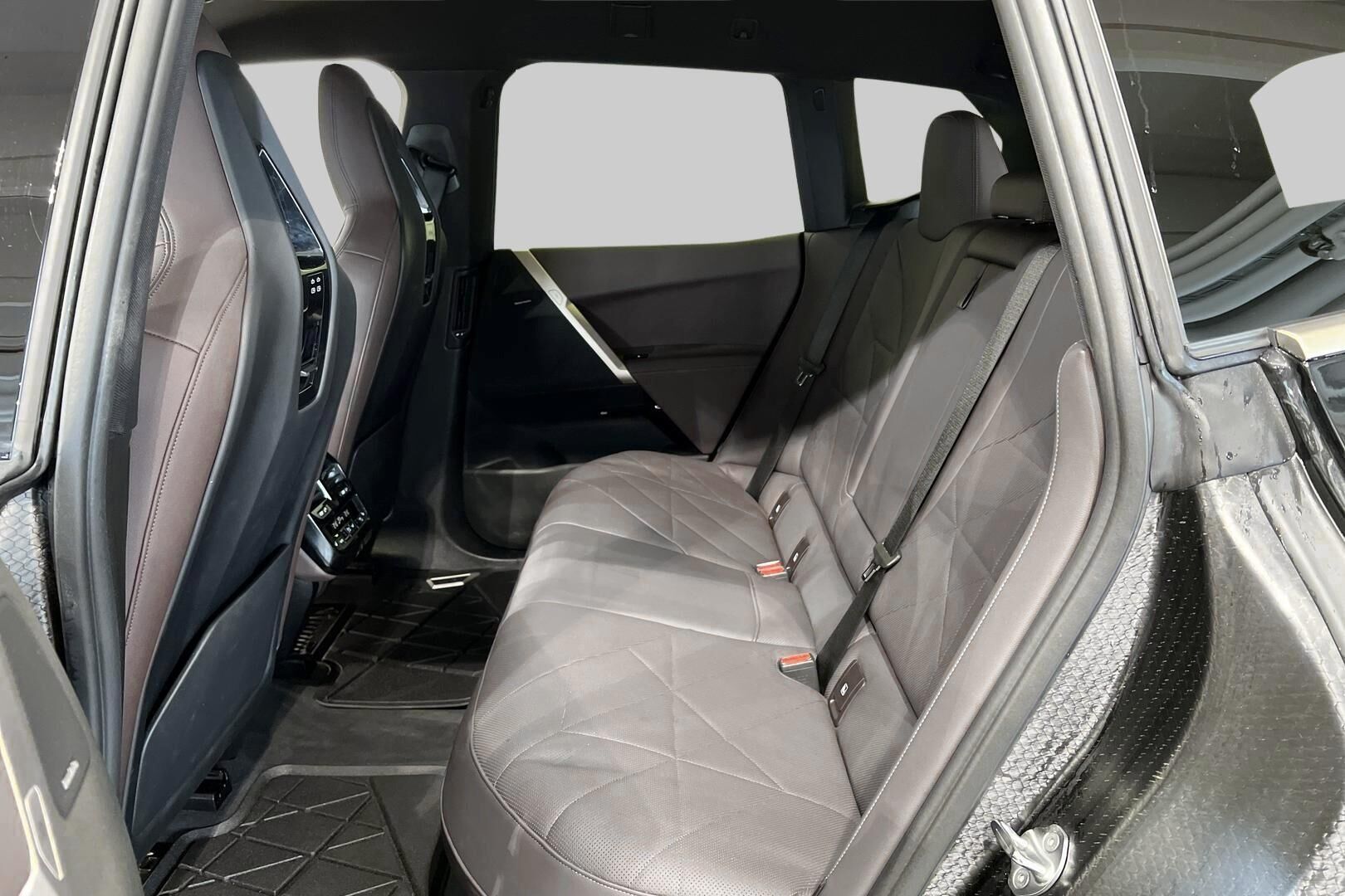 BMW IX iso kuva 7