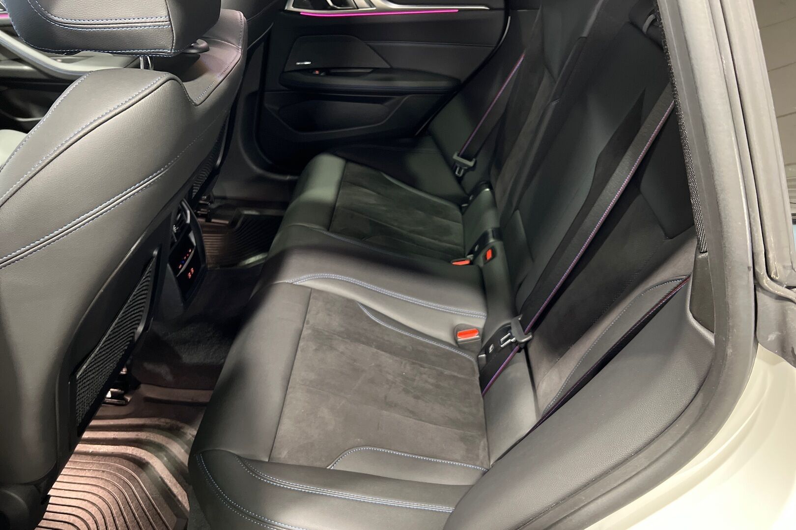 BMW I4 M50 iso kuva 18
