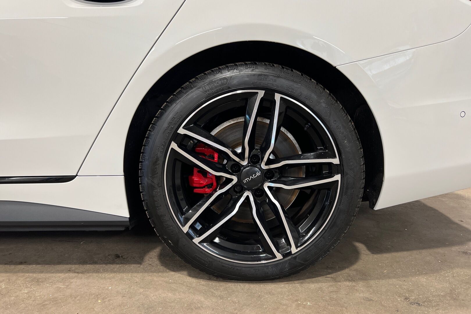 BMW I4 M50 iso kuva 20