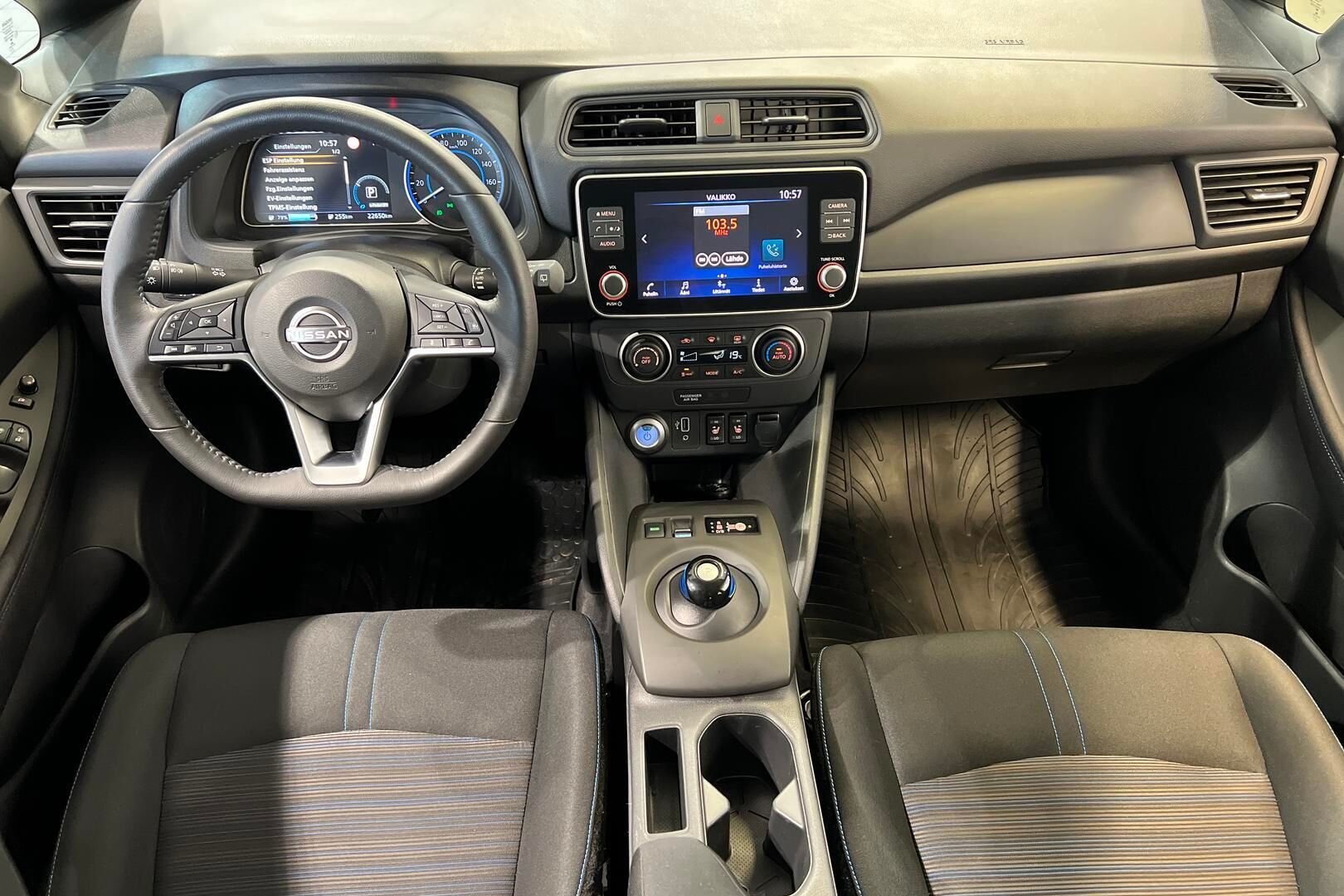 NISSAN LEAF iso kuva 6