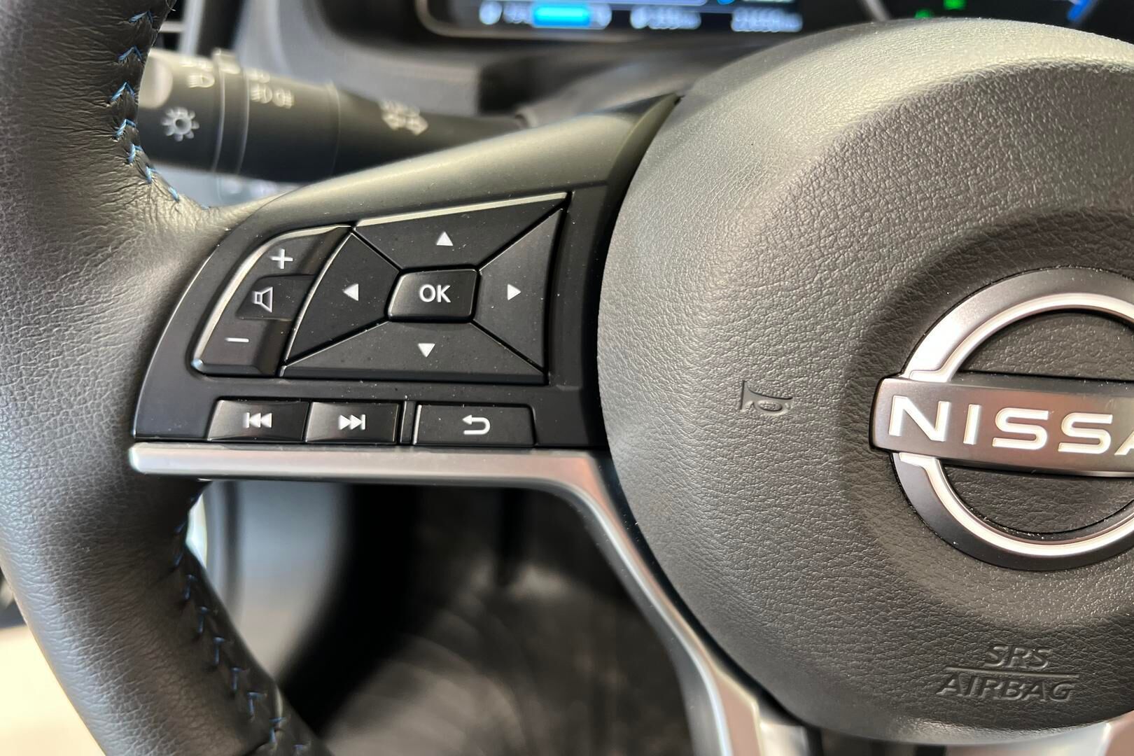 NISSAN LEAF iso kuva 18