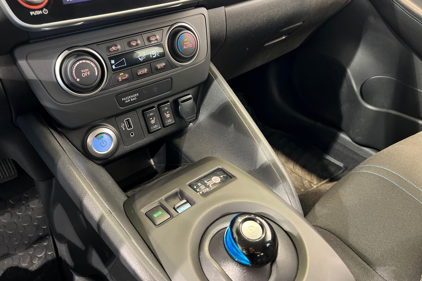 NISSAN LEAF iso kuva 20