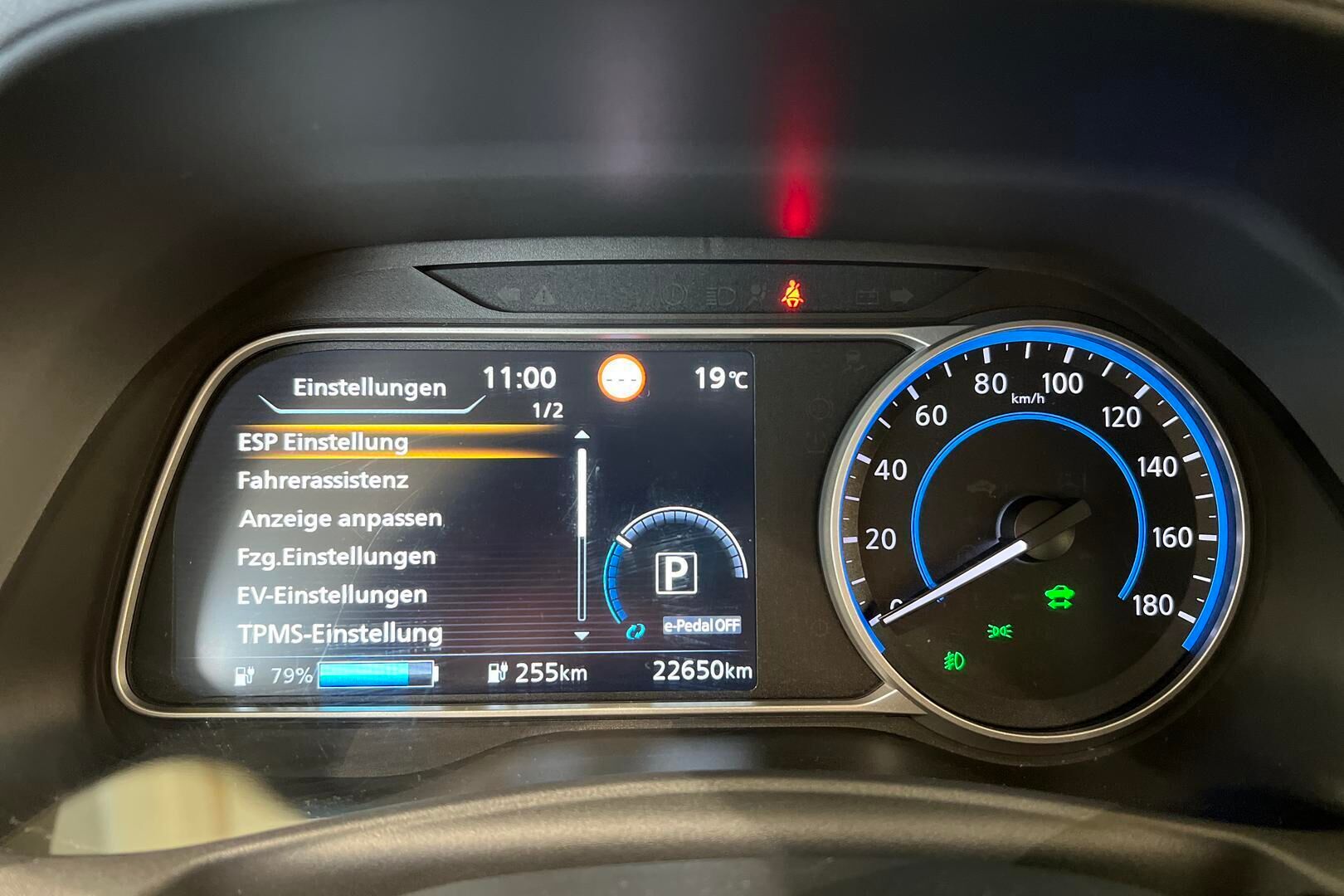 NISSAN LEAF iso kuva 8