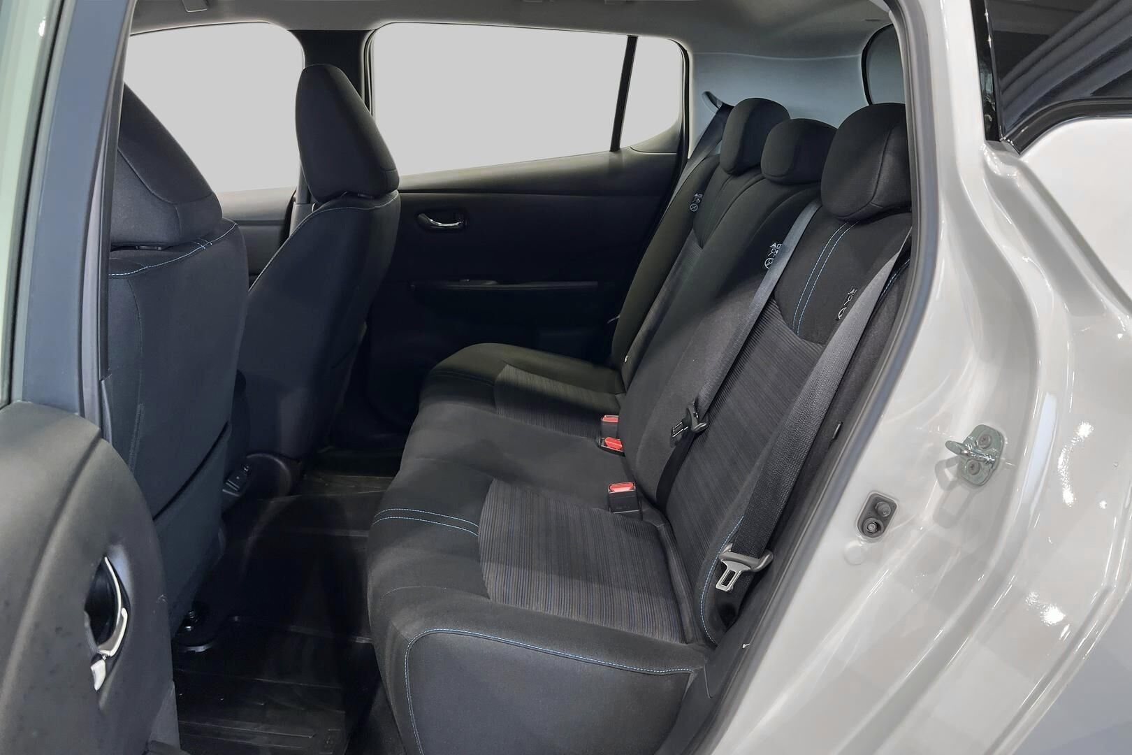 NISSAN LEAF iso kuva 13