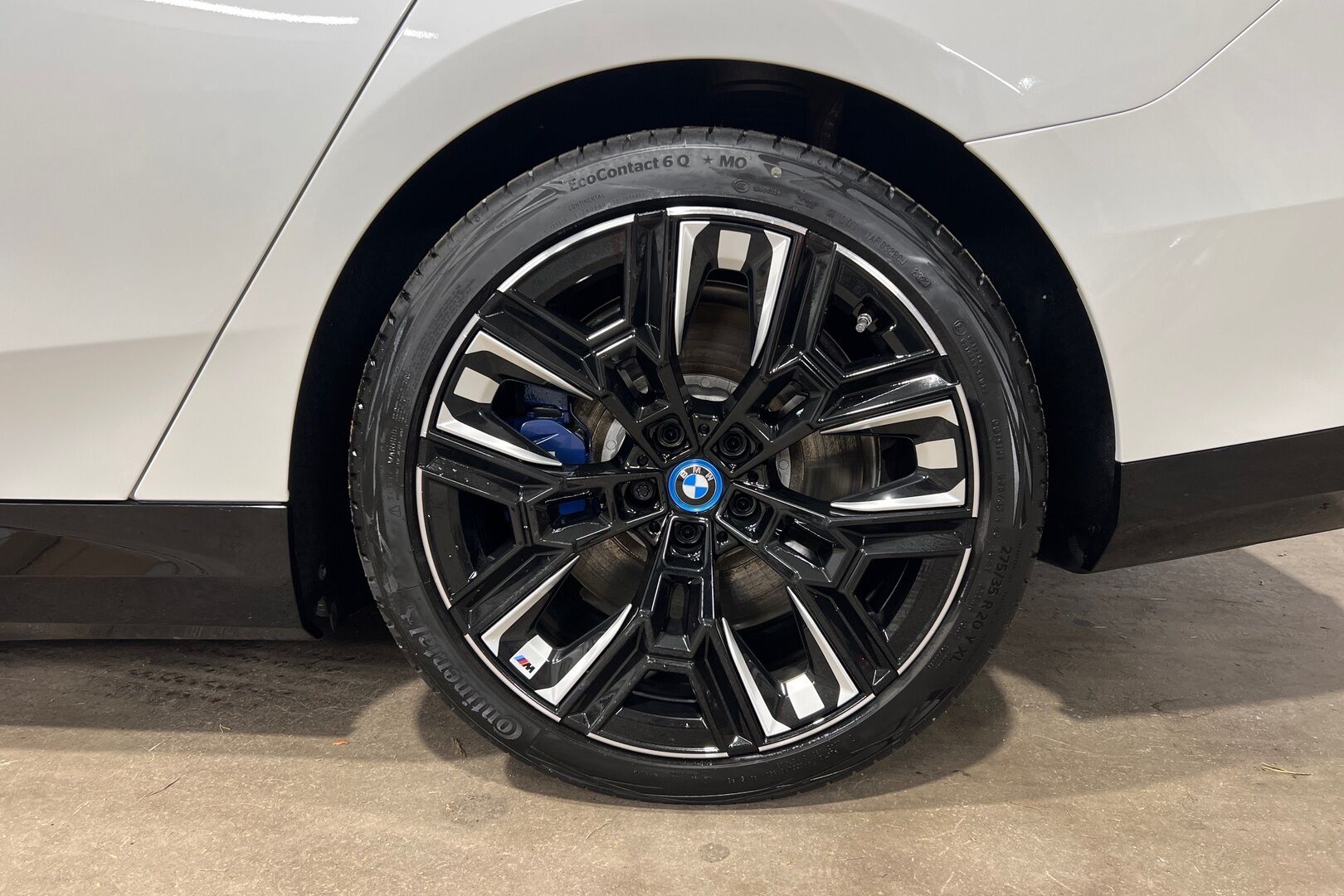 BMW I5 M60 iso kuva 7