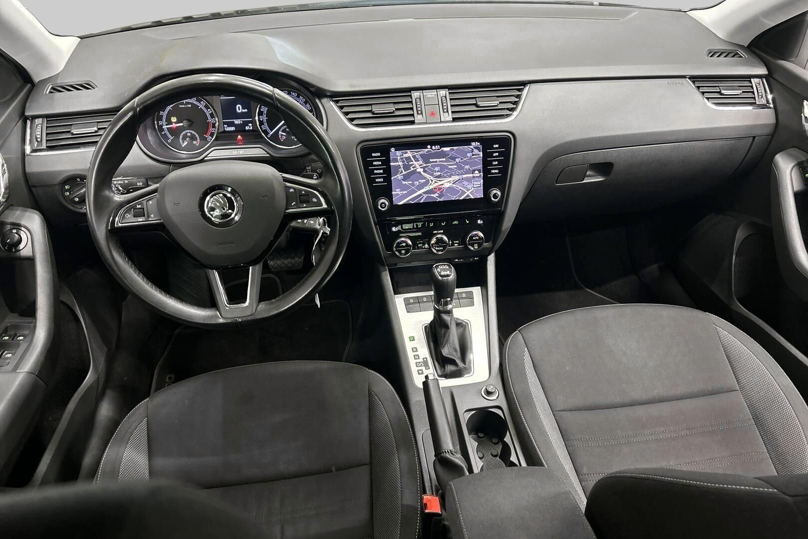 SKODA OCTAVIA iso kuva 10