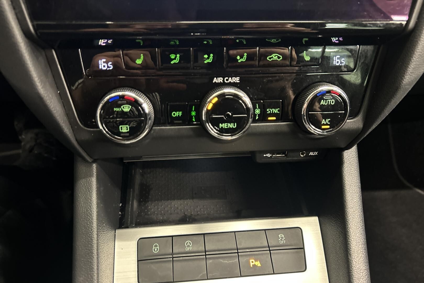 SKODA OCTAVIA iso kuva 18