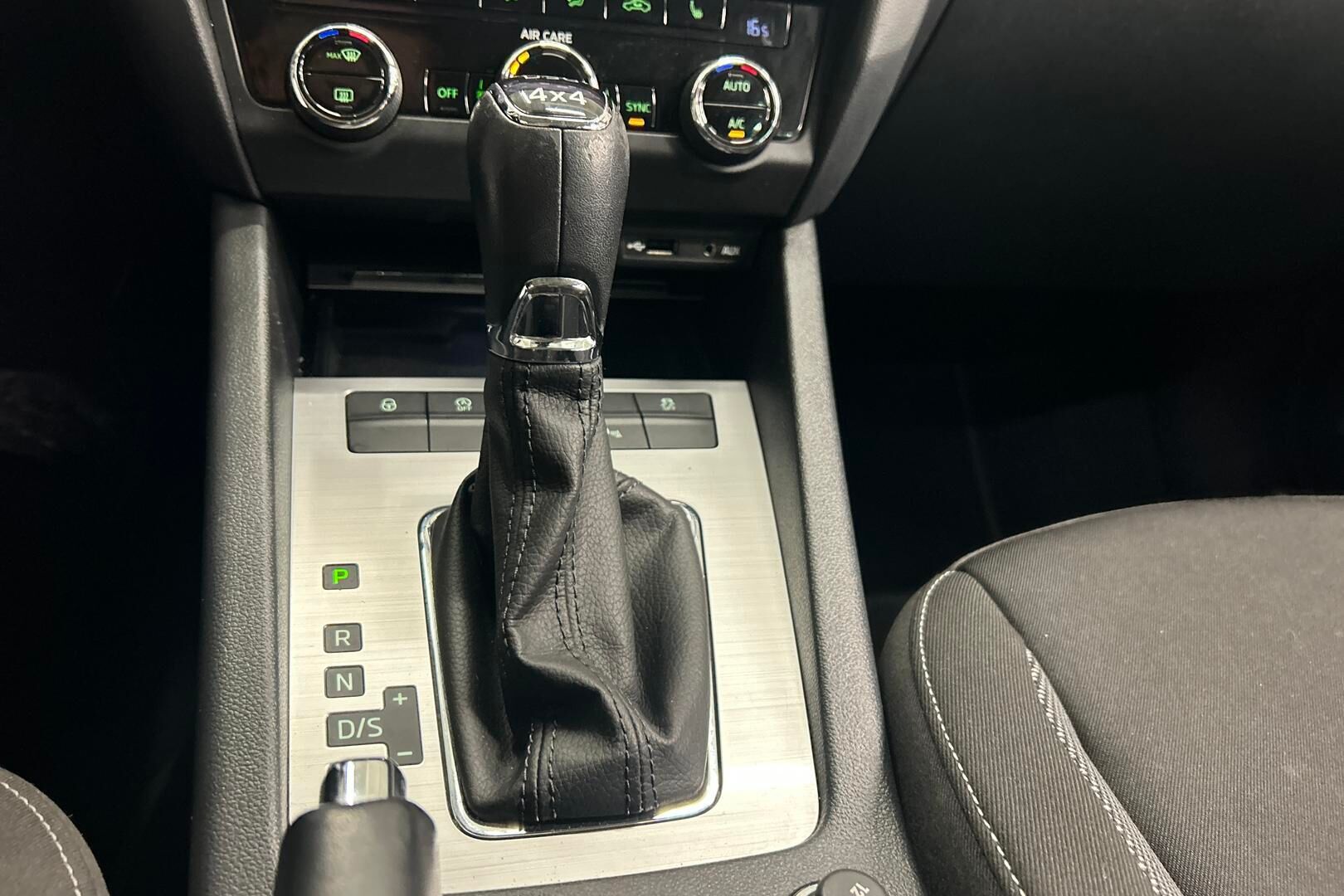 SKODA OCTAVIA iso kuva 19