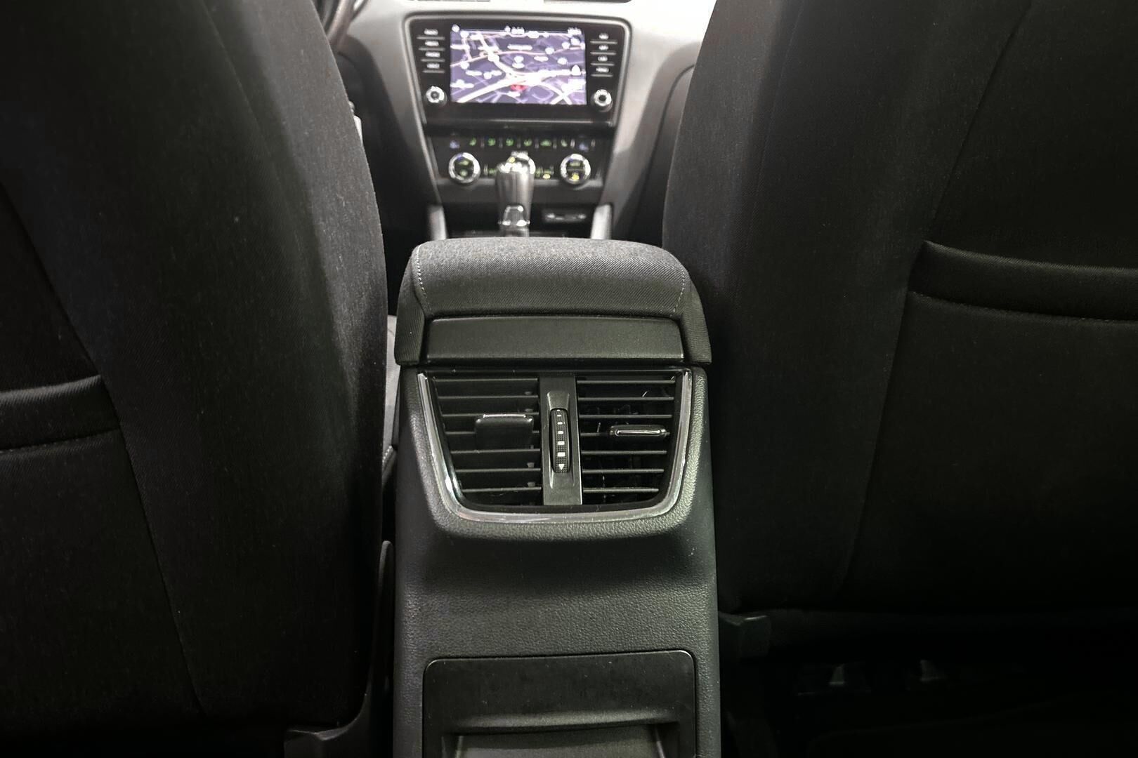 SKODA OCTAVIA iso kuva 25