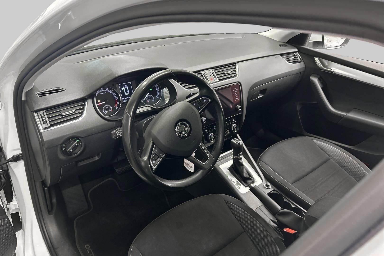 SKODA OCTAVIA iso kuva 8