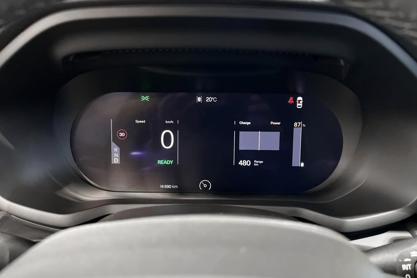 POLESTAR 2 iso kuva 13