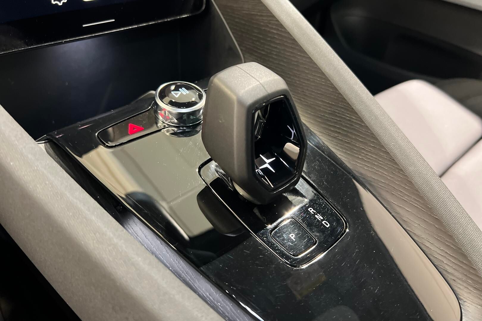 POLESTAR 2 iso kuva 20