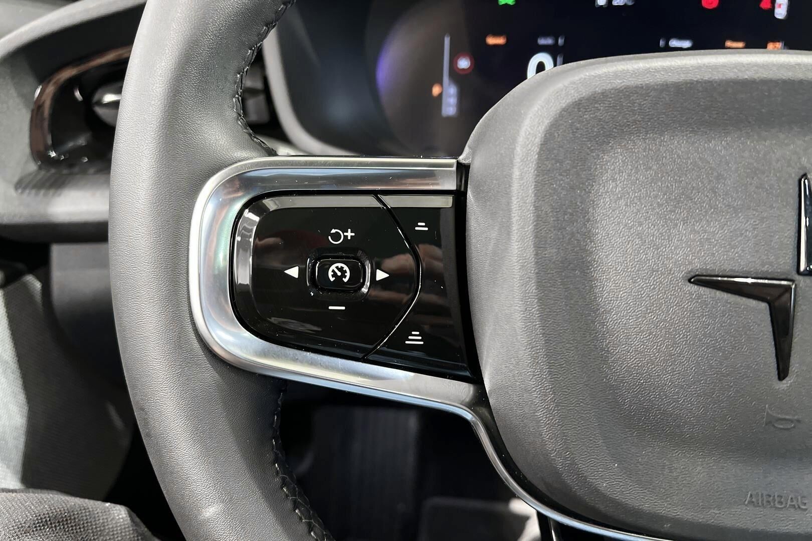 POLESTAR 2 iso kuva 22