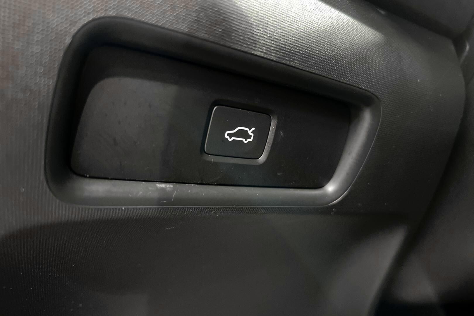 POLESTAR 2 iso kuva 23
