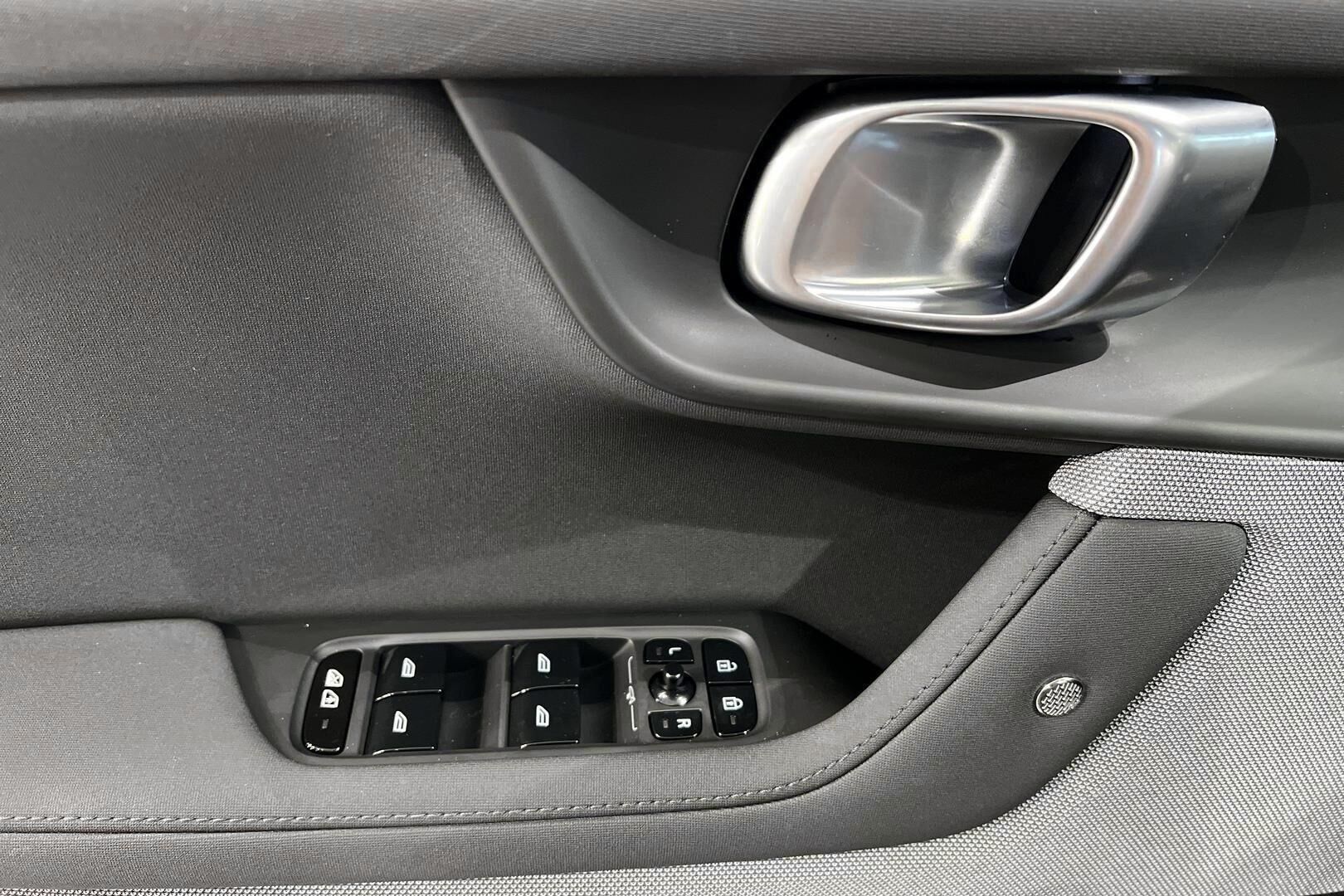 POLESTAR 2 iso kuva 24