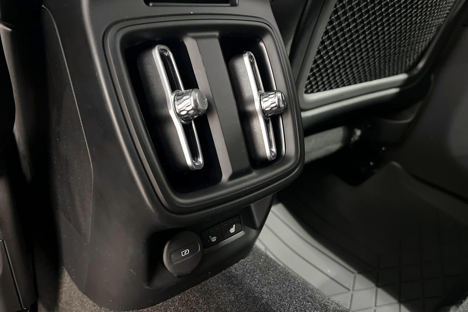 POLESTAR 2 iso kuva 26