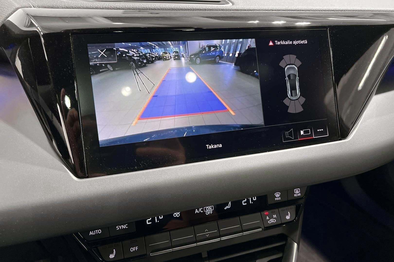 AUDI E-TRON GT iso kuva 14