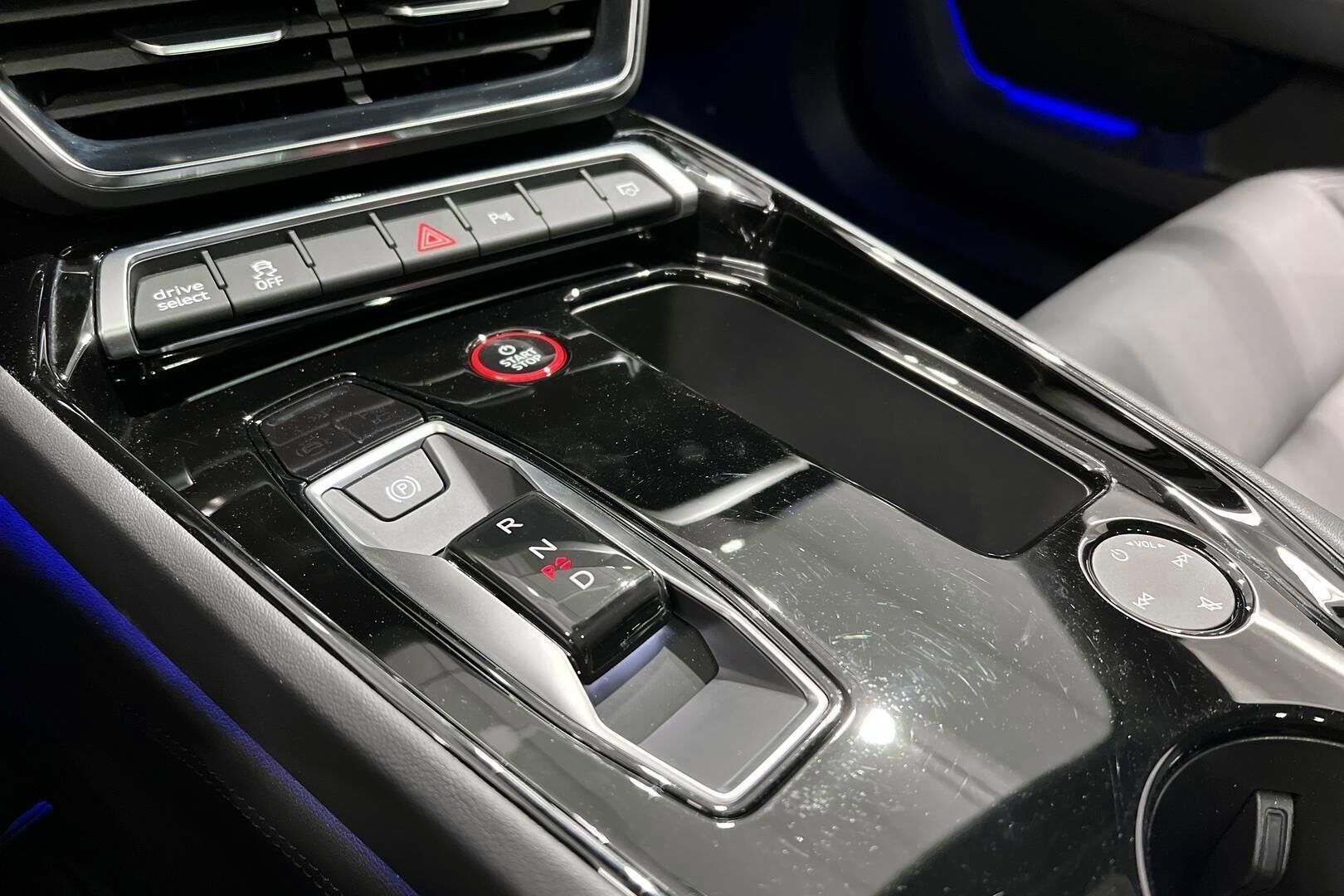 AUDI E-TRON GT iso kuva 21
