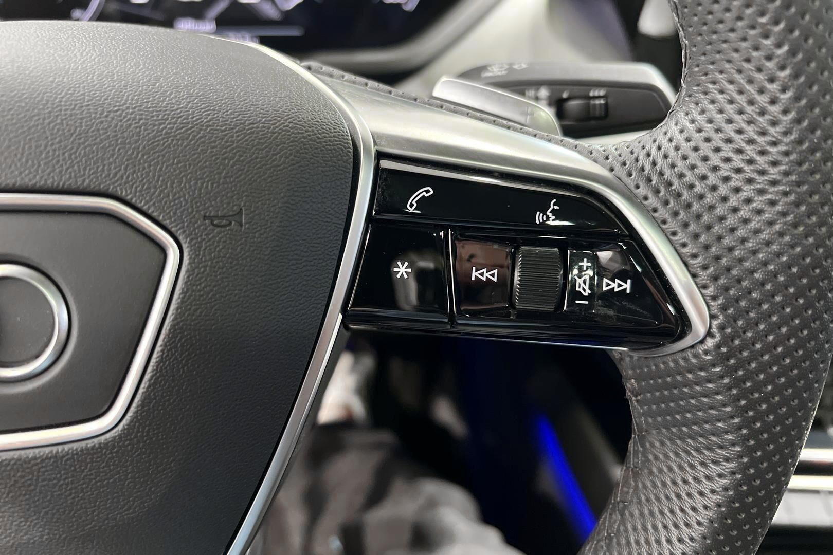 AUDI E-TRON GT iso kuva 22