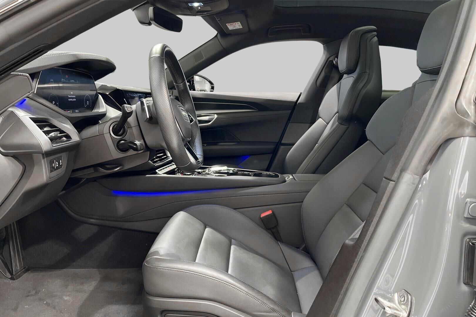 AUDI E-TRON GT iso kuva 8