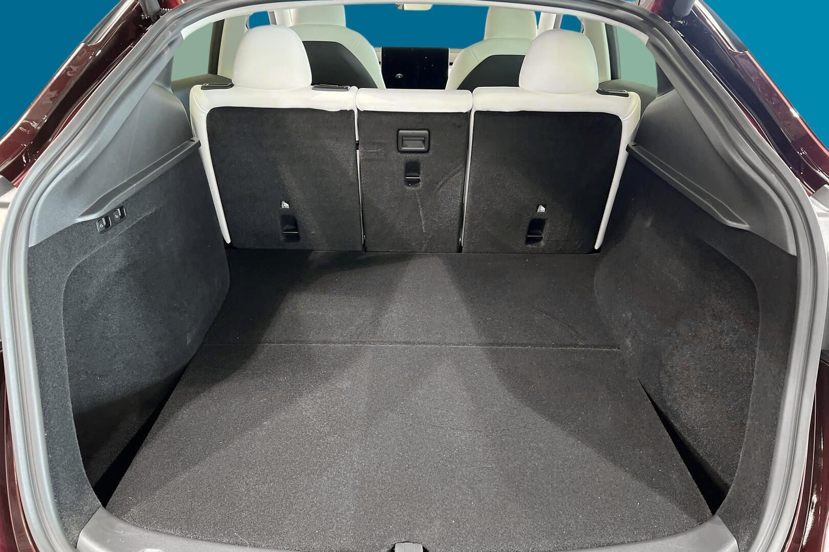 TESLA MODEL Y iso kuva 11
