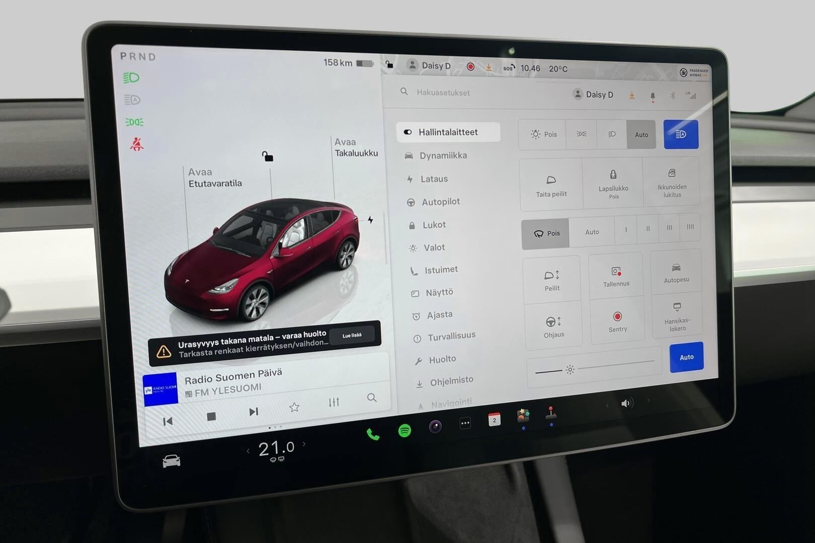 TESLA MODEL Y iso kuva 15