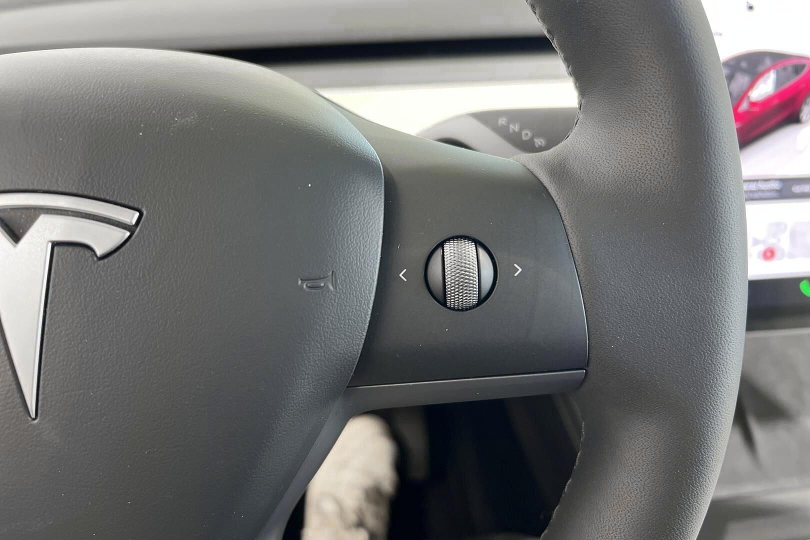 TESLA MODEL Y iso kuva 24