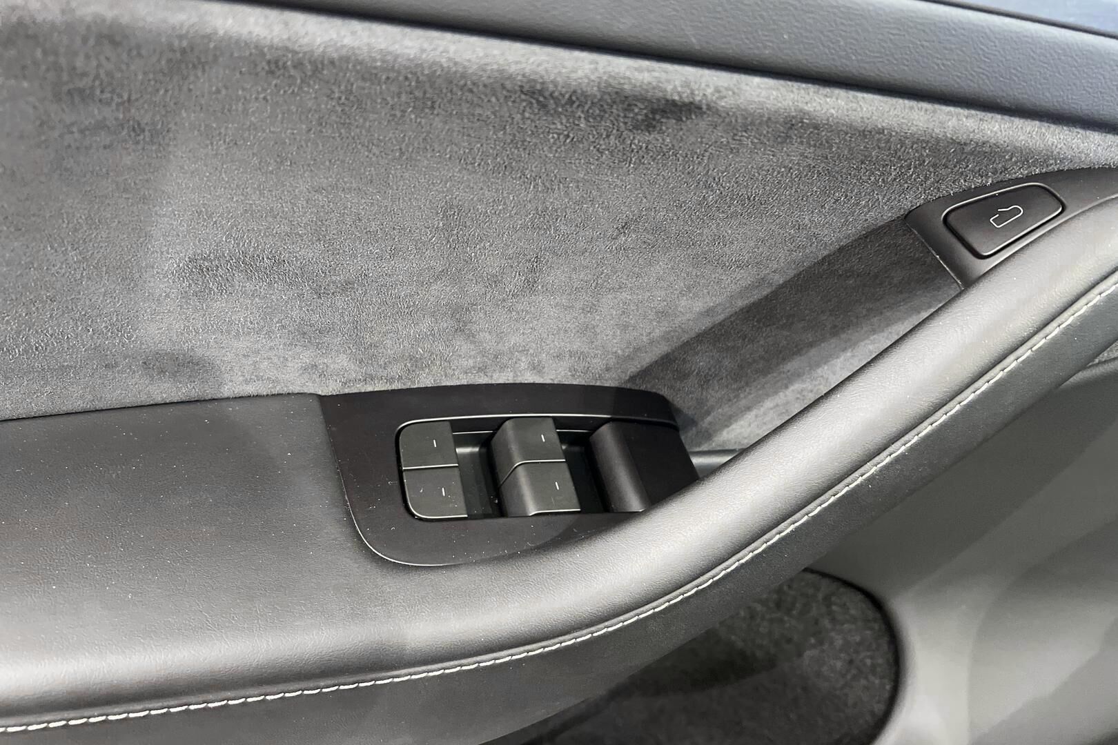 TESLA MODEL Y iso kuva 26