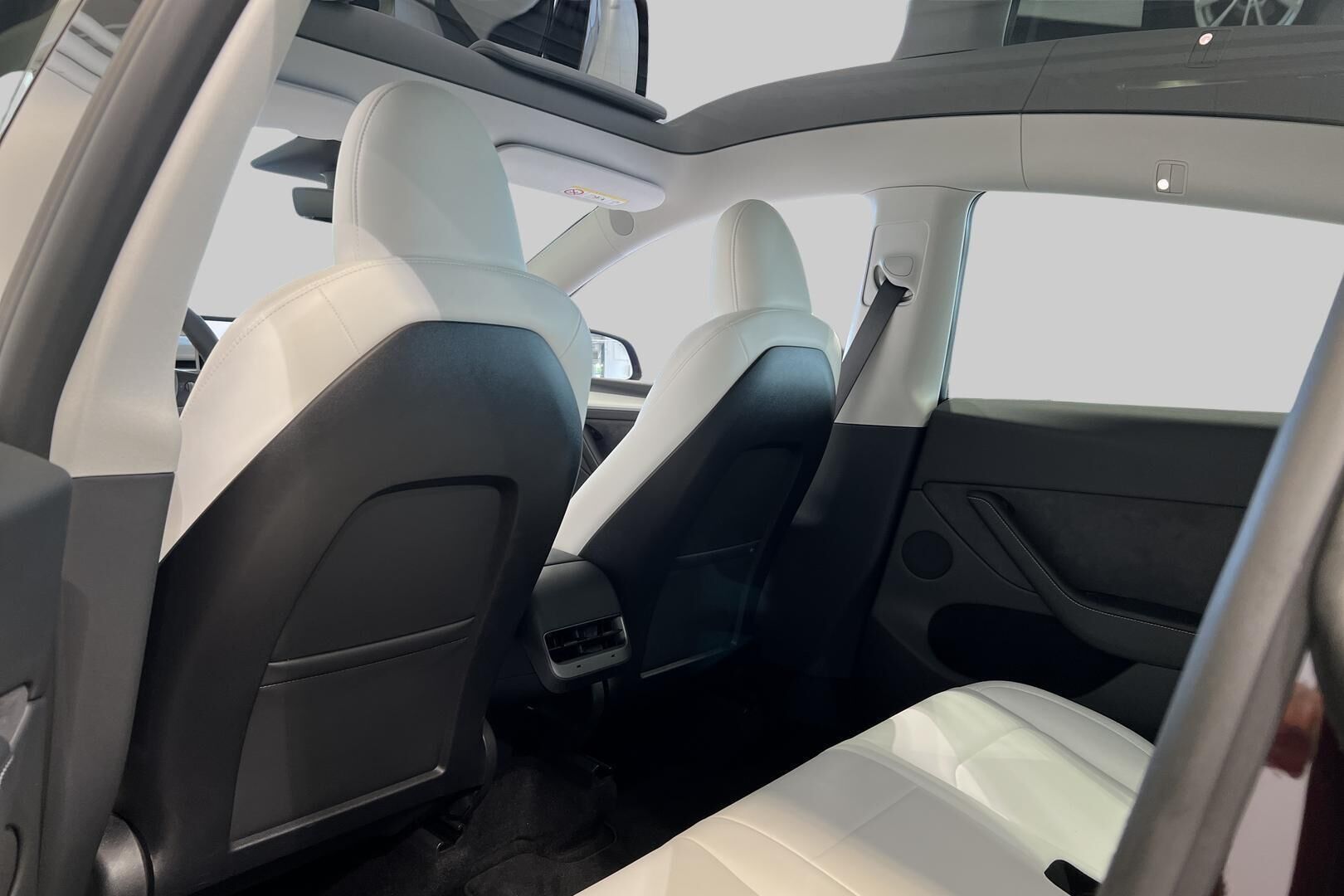 TESLA MODEL Y iso kuva 27