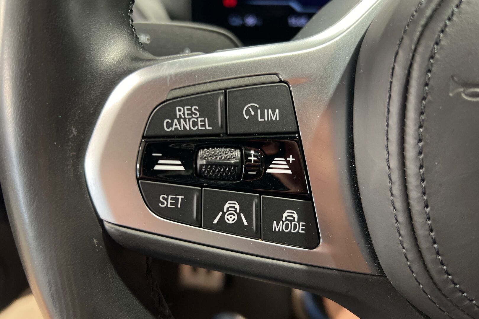 BMW I4 iso kuva 11