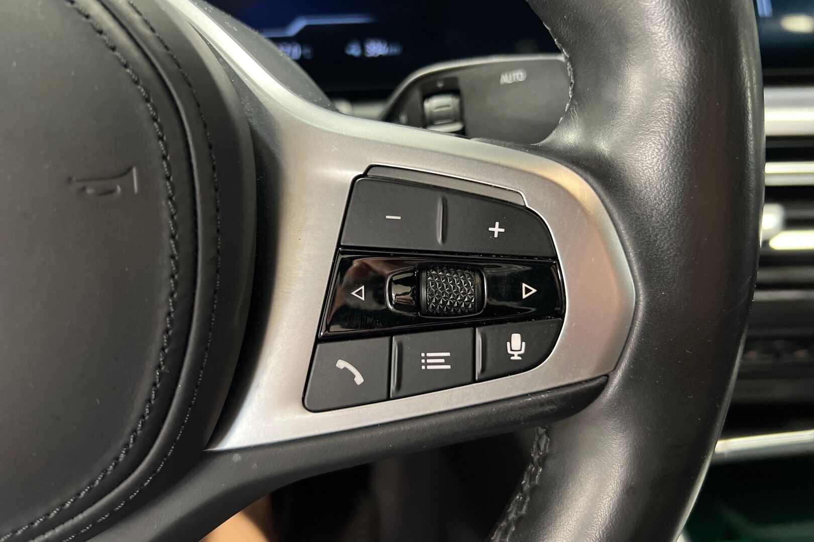 BMW I4 iso kuva 12