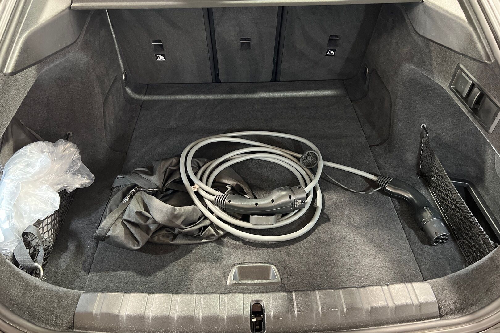 BMW I4 iso kuva 13