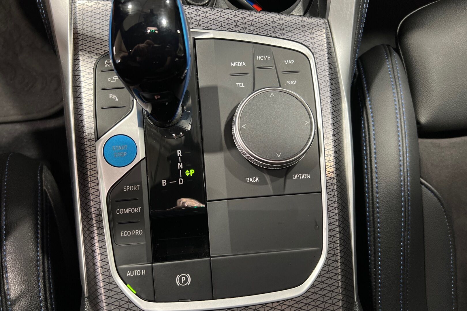 BMW I4 iso kuva 16