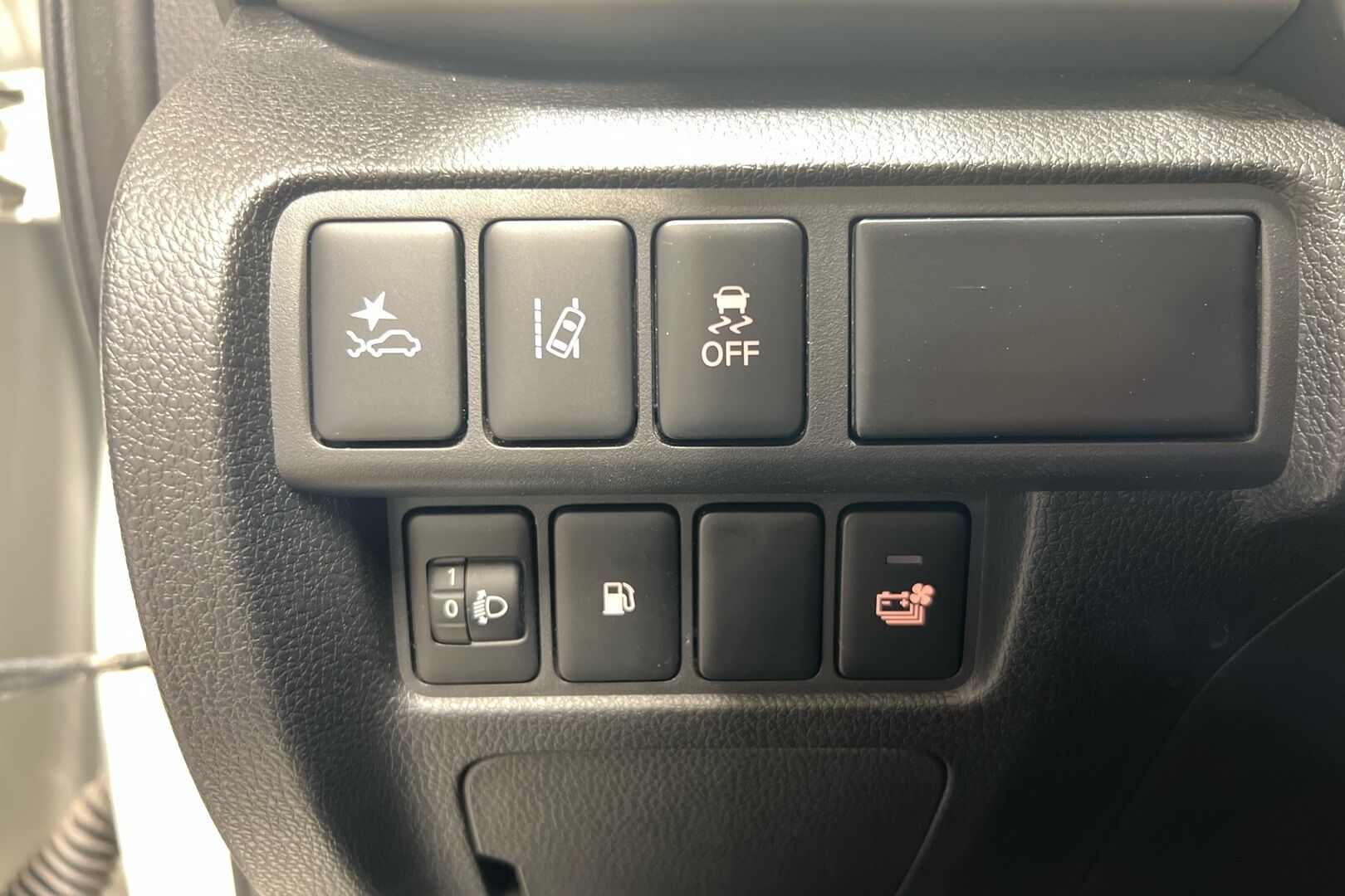 MITSUBISHI ECLIPSE CROSS iso kuva 17
