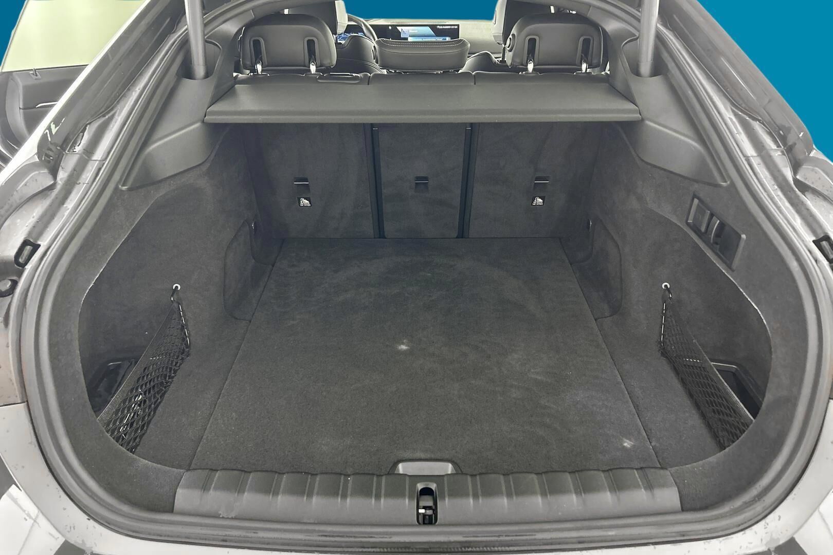 BMW i4 iso kuva 10