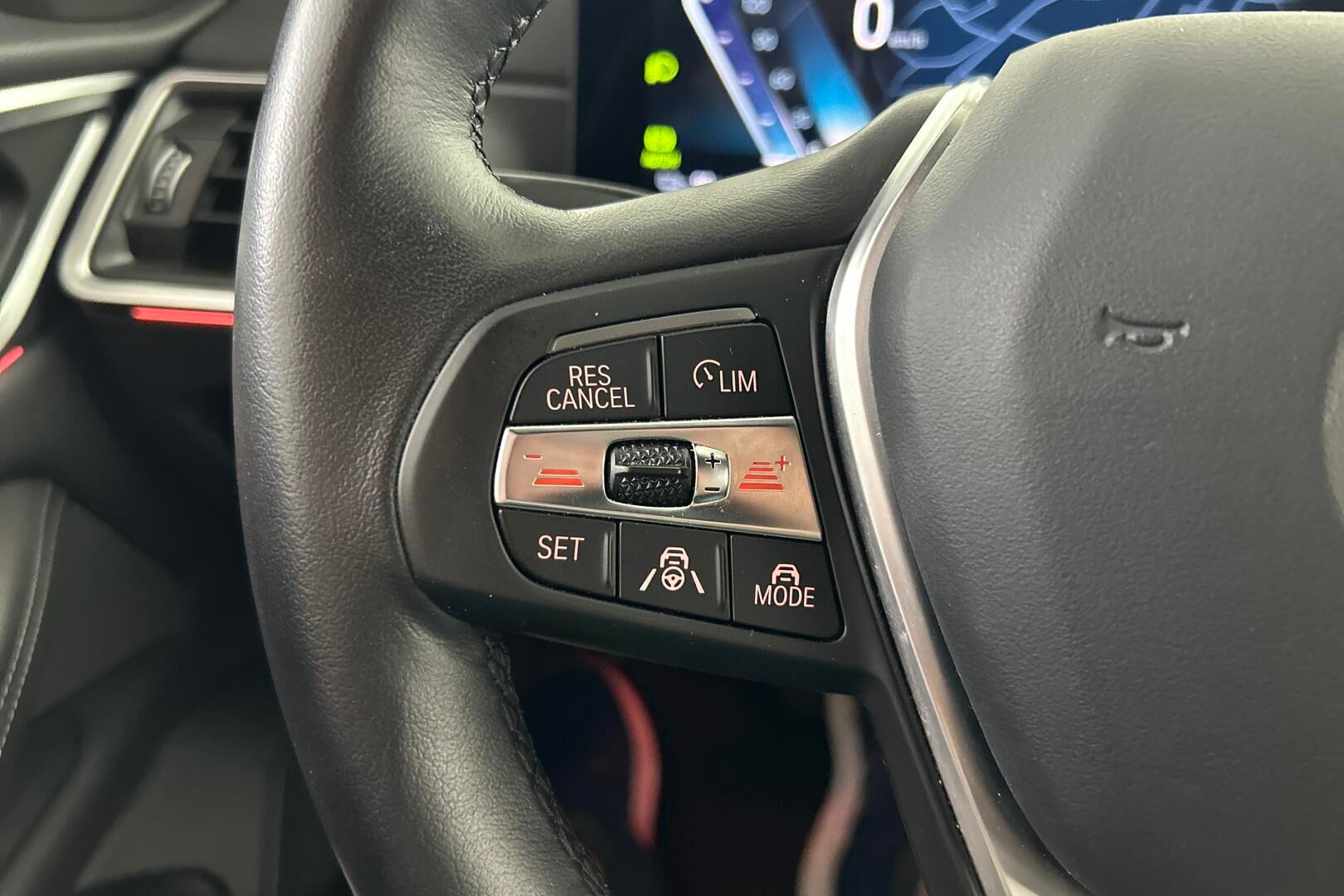 BMW i4 iso kuva 15