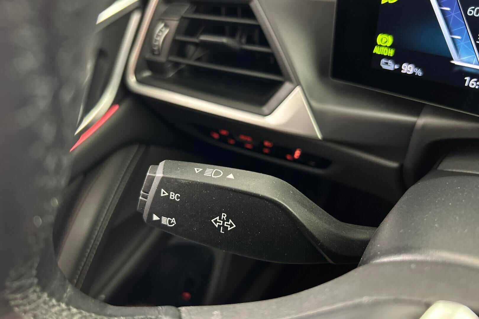BMW i4 iso kuva 17