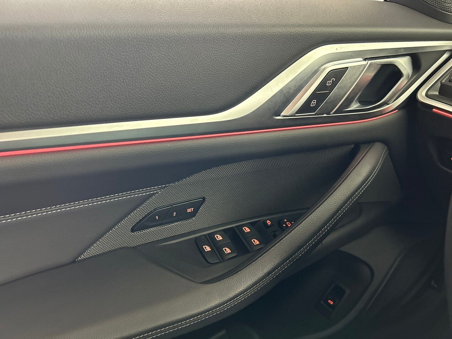 BMW i4 iso kuva 19