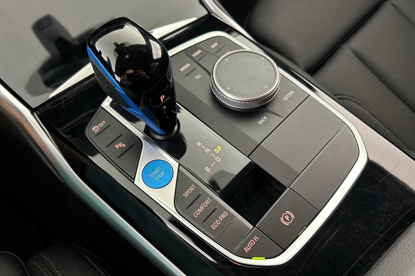 BMW i4 iso kuva 25
