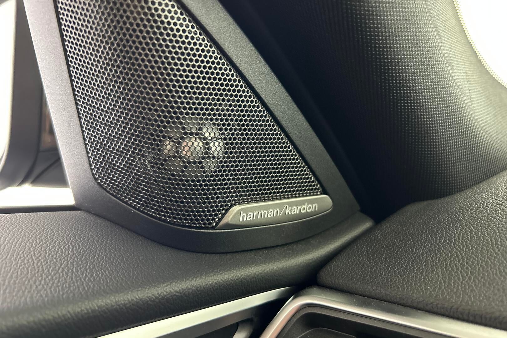 BMW i4 iso kuva 26