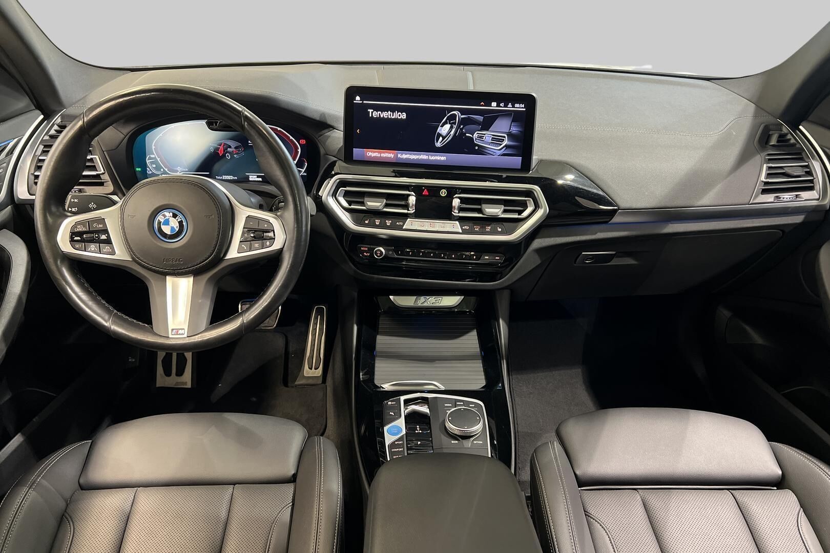 BMW IX3 iso kuva 10