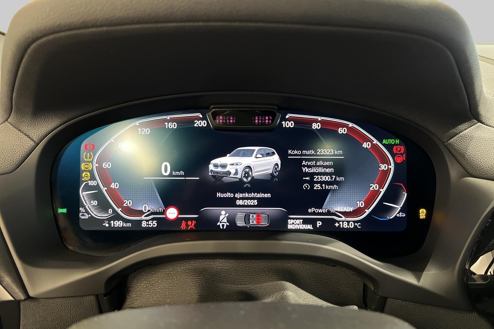 BMW IX3 iso kuva 13